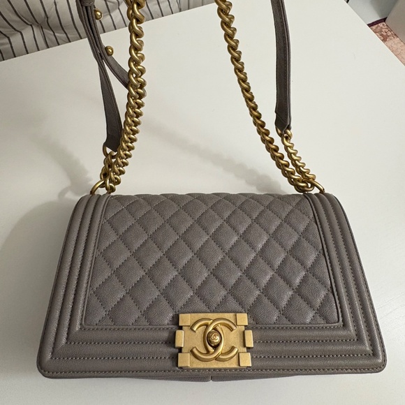 Chanel Boy - Original Medium in Grey and Gold hardware - Picture 2 of 16